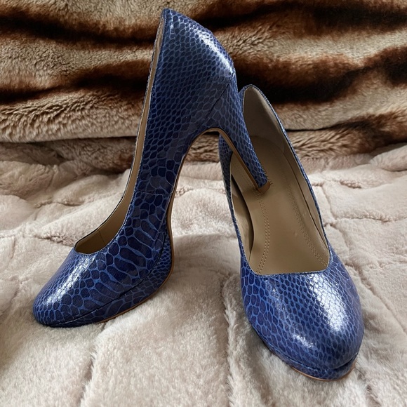 Ellen Tracy Patton Cobalt Blue Snakeskin Embossed Leather Stiletto Heels - Picture 1 of 10